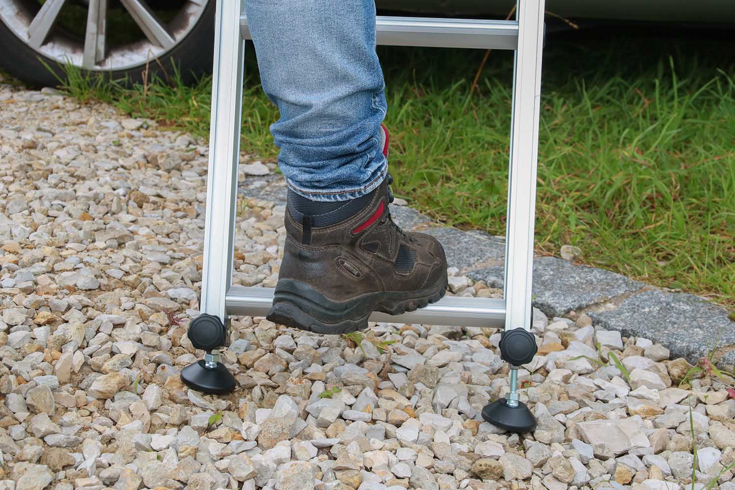 Dachzelt, Aluminium-Leiter mit Ausgleichsfüßen im Lieferumfang enthalten